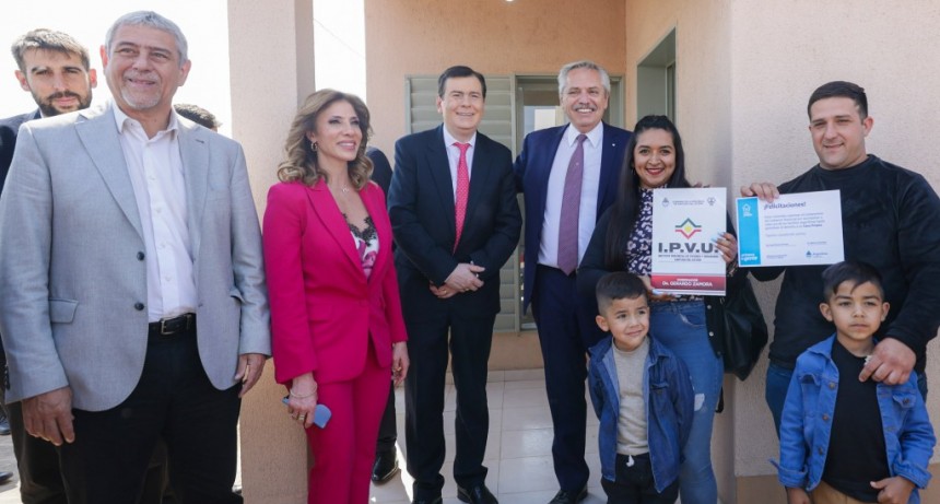 Alberto Fernández entregó 800 viviendas en Santiago del Estero