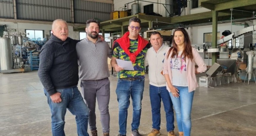 Azul: El Intendente entregó la habilitación a la empresa Aguas de Tandilia