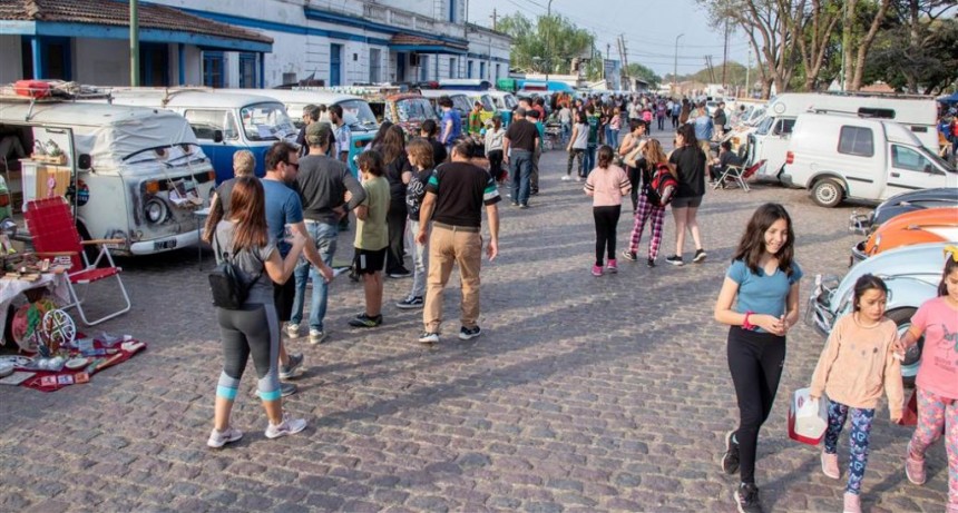 Junín: Exitoso encuentro Nacional de Kombis y Escarabajos en el distrito 