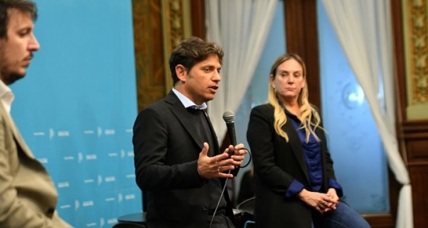Kicillof y Cuattromo firmaron convenios para financiar la compra de bienes en 10 municipios