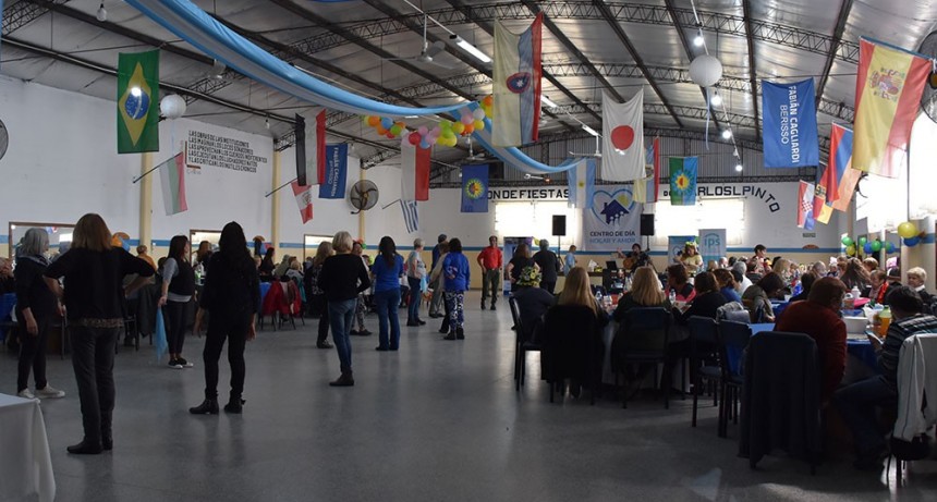 Berisso: El intendente Cagliardi compartió el encuentro por el Día del Jubilado 