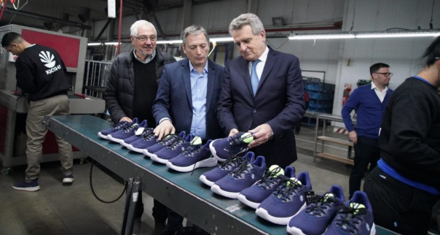 E. Echeverría: Gray y Rossi recorrieron la empresa nacional de calzado Kioshi Footwear 