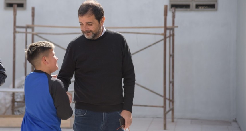 San Martín: Fernando Moreira recorrió las obras del nuevo edificio del Jardín 946 