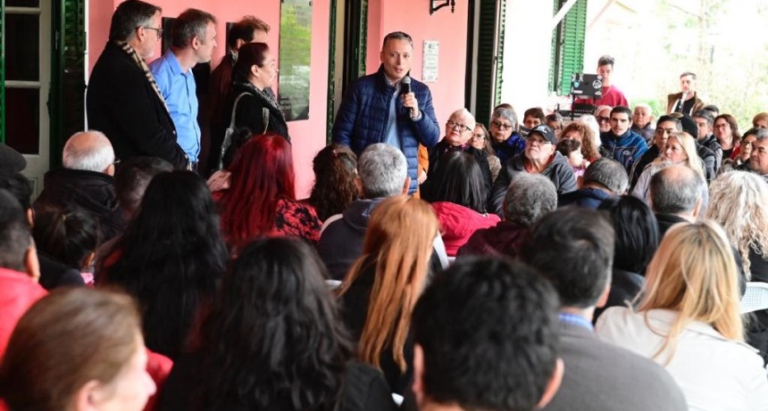 E. Echeverría: Gray entregó 106 escrituras de viviendas a familias del distrito