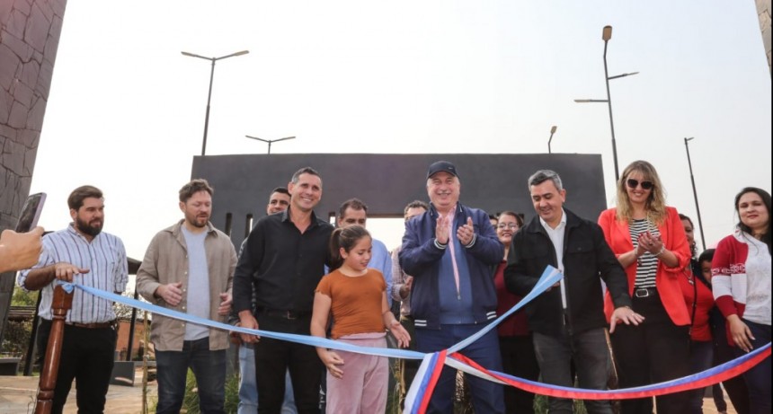 Misiones: Passalacqua estreno nuevas instalaciones del portal de acceso y centro cívico en Loreto 