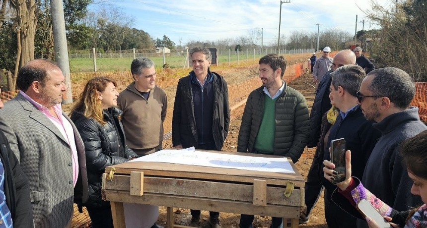 Mercedes: Katopodis y Ustarroz recorrieron avance de obra pluvial de 4km en el distrito