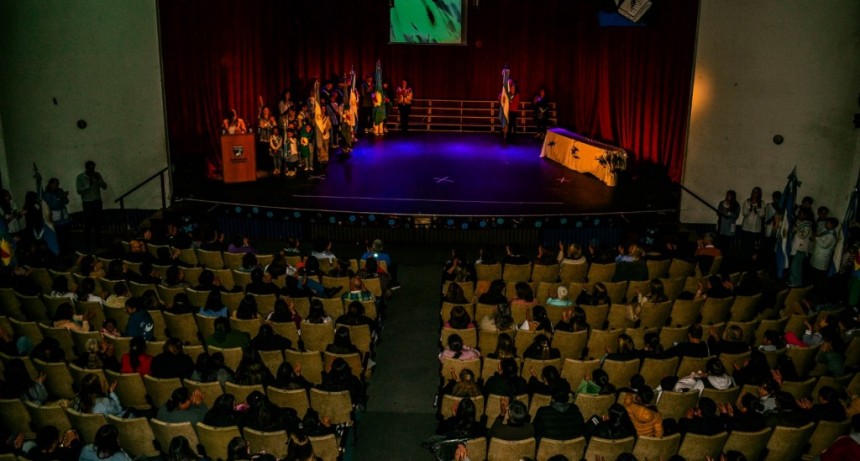 Balcarce: Se conmemoró el “Día del Maestro” en el Teatro Municipal