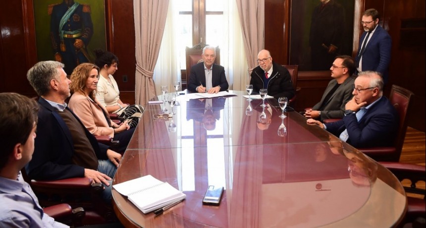 La Plata: Alak y la UNLP acordaron sumar médicos graduados de la Facultad de Medicina a los centros de salud