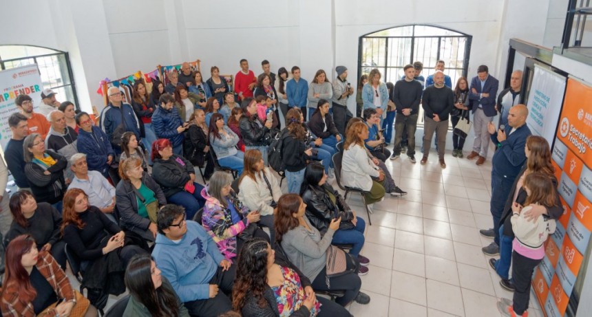 Berazategui: Más de 50 emprendedores locales recibieron certificados de capacitación