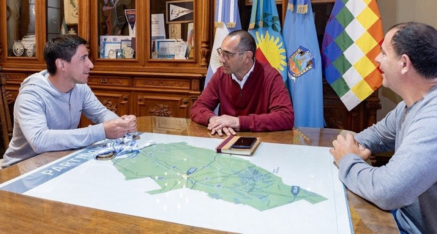 Azul: Sombra recibió a Simón Mazzante, medalla de oro en los JADAR