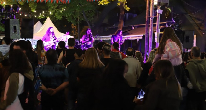 E. Echeverría: Familias locales disfrutaron de una nueva edición del Paseo Dorrego 