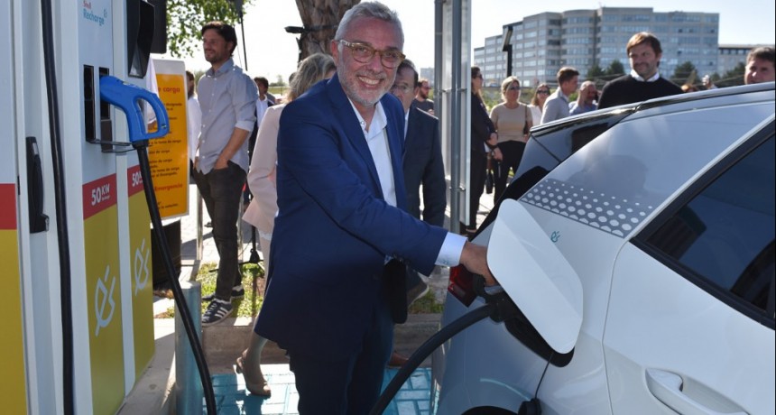 Tigre: Julio Zamora acompañó a Shell en la inauguración del primer surtidor para autos eléctricos del país