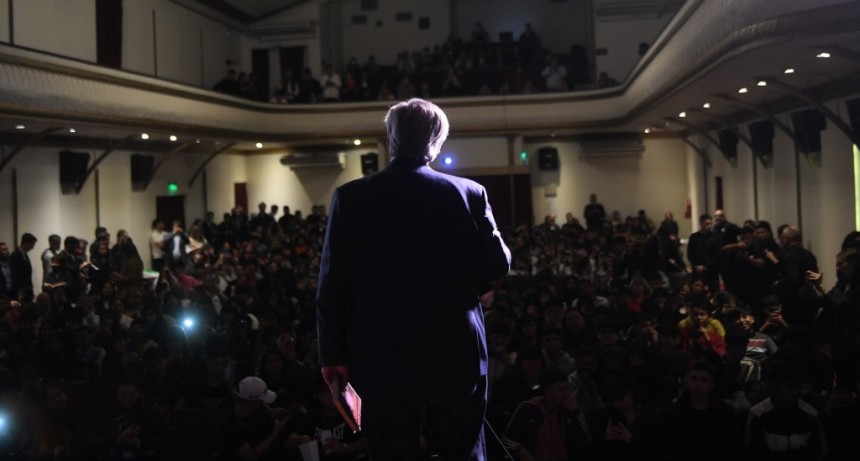 Alberto Fernández luego de ver el film “Argentina 1985” con estudiantes: “Quiero que en Argentina el Nunca Más sea Nunca Más”