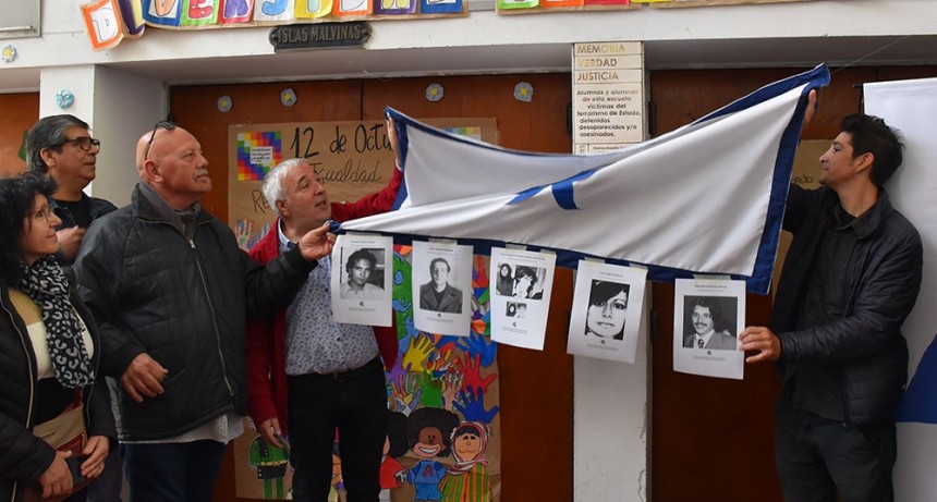 Berisso: Acto en conmemoración a ex alumnos de la E.E.M N.º1 desaparecidos en la Dictadura