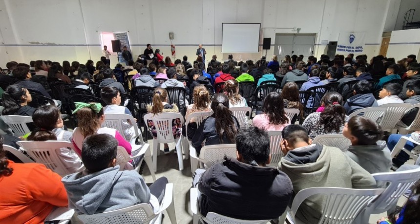 Patagones: Más de 500 estudiantes del Interior del distrito participaron del cierre de las jornadas de Grooming
