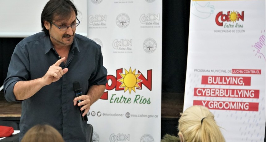 Colón (ER): Se desarrolló la tercera charla contra el Bullying, Cyberbullying y Grooming en el distrito