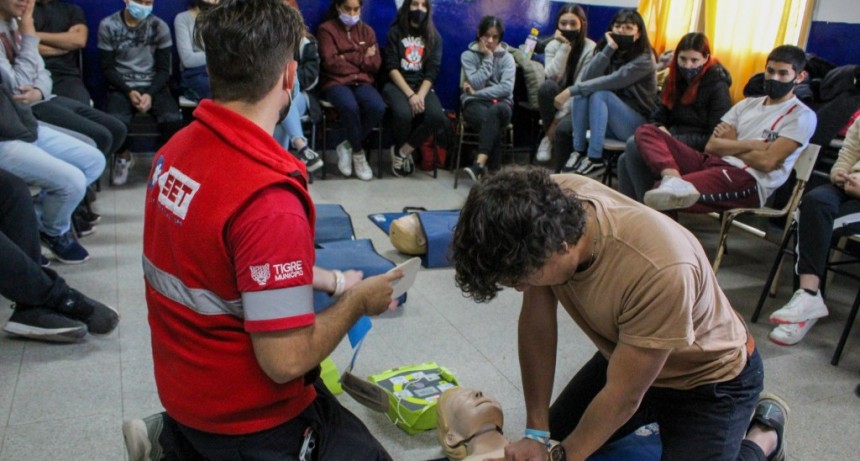 Tigre: El Municipio recorre escuelas del distrito para capacitar a estudiantes en Reanimación Cardiopulmonar (RCP)