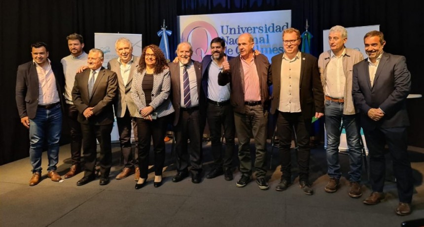 Puan: Castelli firmó un convenio para el dictado de la diplomatura en prácticas de comunicación y cultura popular