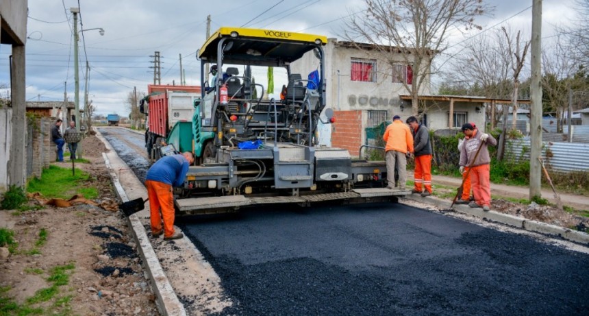 San Vicente: Continúan las obras de pavimentación en el distrito 