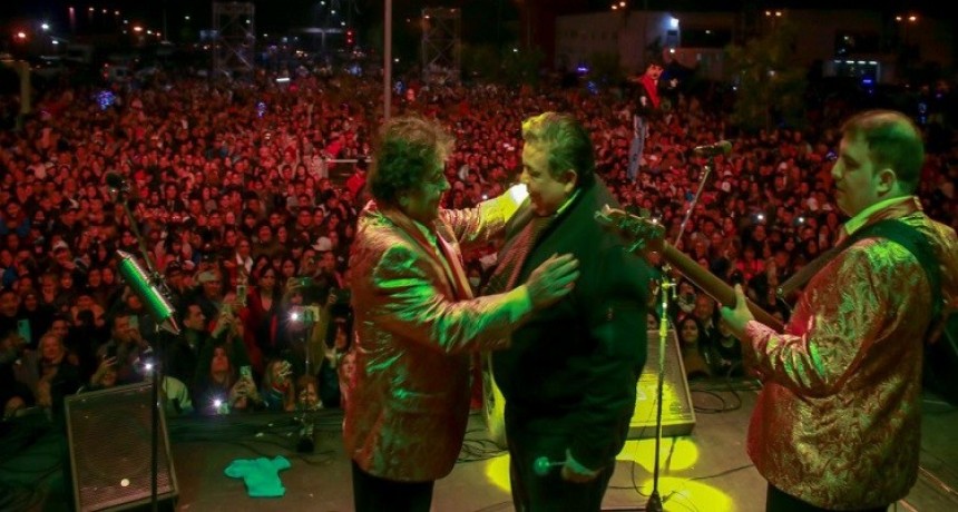 José C. Paz: El distrito festejo su cumpleaños junto a los vecinos que pudieron disfrutar el show de “Los Palmeras” 