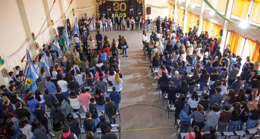 Berazategui: Mussi participó del 30° Aniversario de la Secundaria N° 10 