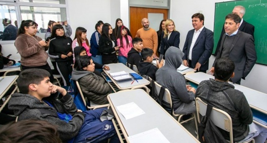 Fernando Espinoza y Axel Kicillof recorrieron una de las 20 nuevas escuelas de La Matanza