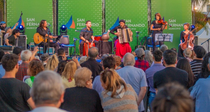 San Fernando: Chango Spasiuk coronó la 26° Fiesta del Litoral