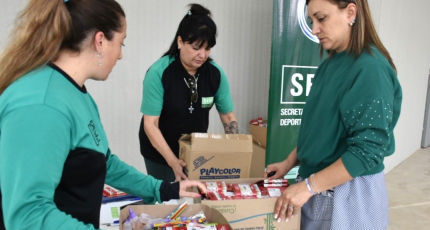 Merlo: Escuelas locales recibieron kits escolares