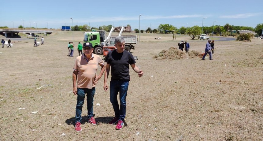 Hurlingham: Zabaleta supervisó el operativo de limpieza en el límite entre el distrito, Morón y Tres de Febrero