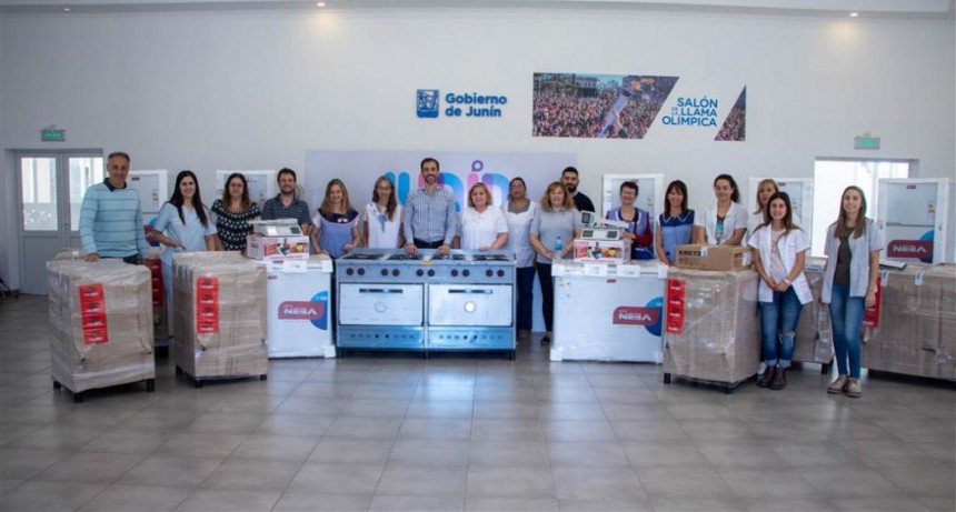 Junín: Petrecca entregó nuevos electrodomésticos a escuelas del distrito 