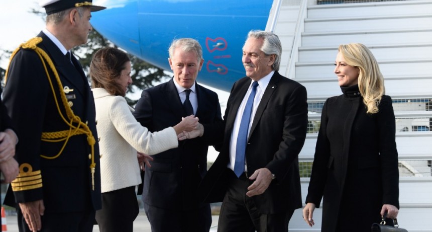 El Presidente llegó a Francia para participar del Foro de París sobre la Paz