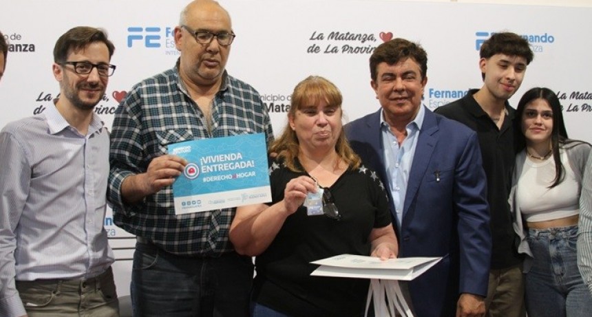 La Matanza: Simone y Espinoza entregaron más viviendas en González Catán
