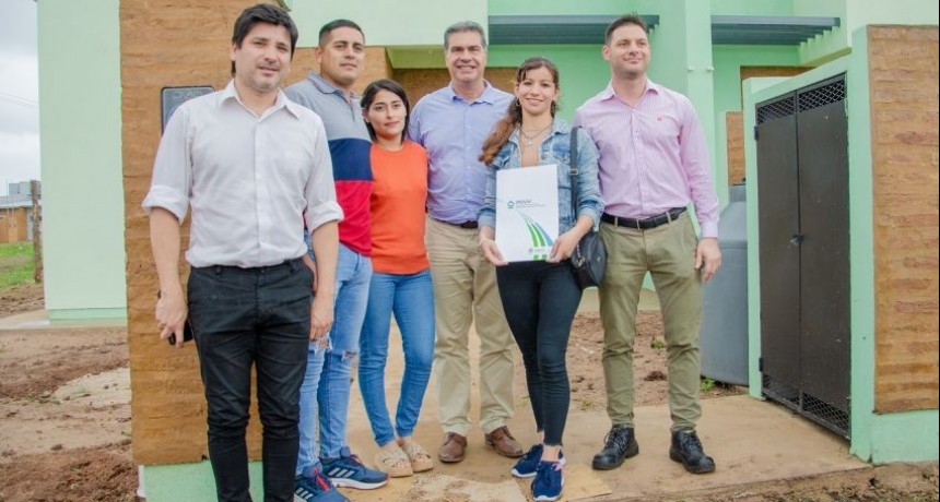 Chaco: Capitanich entregó viviendas para familias de Villa Berthet 