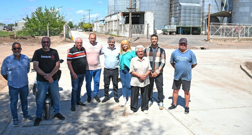 Chivilcoy: Britos presentó las cuadras de asfalto realizadas con hormigón en las calles Ameghino