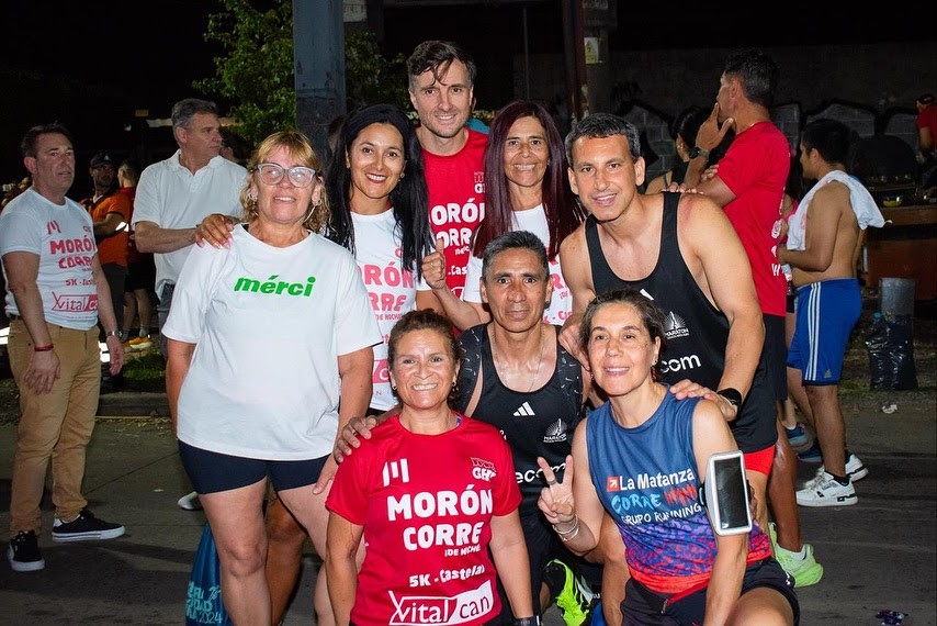 Morón: La ciudad vibró con las clases de zumba y la prueba atlética nocturna