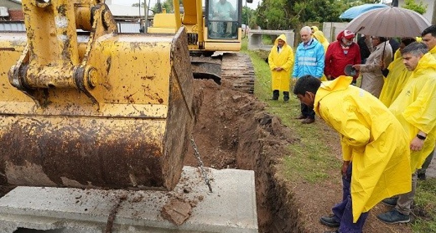 La Plata: Alak supervisó el avance del conducto aliviador de Parque Sicardi
