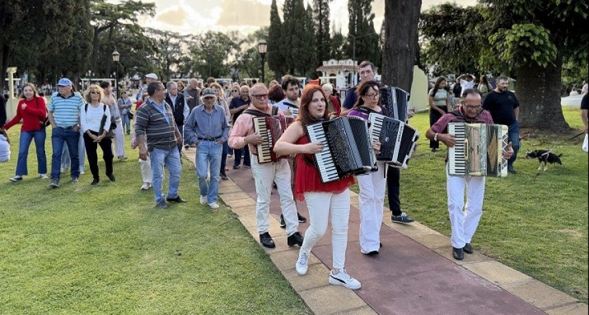 Chivilcoy: Se realizó la Feria Bio y 20° Caminata Musical de Acordeones