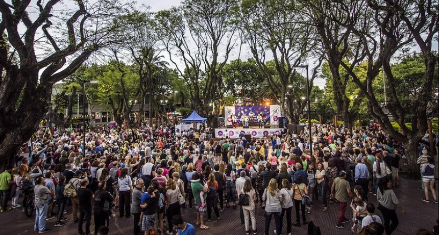 San Isidro: Martínez celebra su 41° aniversario con un picnic para toda la familia