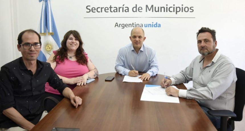 Chacabuco: Aiola firmó convenio por tres combis para las localidades