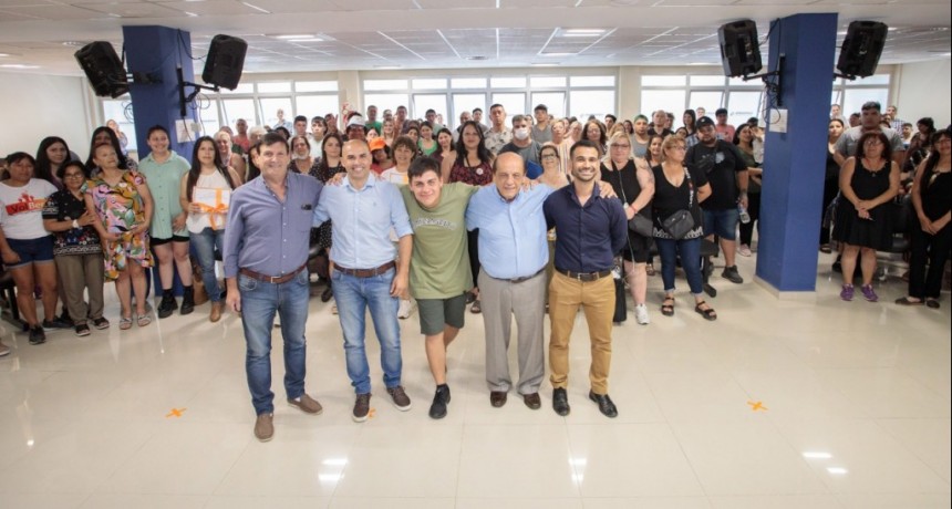 Berazategui: Se entregaron 450 certificados de capacitaciones laborales 
