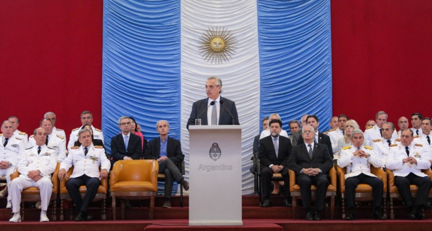 Alberto Fernández encabezó la ceremonia de egreso conjunto de oficiales de las Fuerzas Armadas