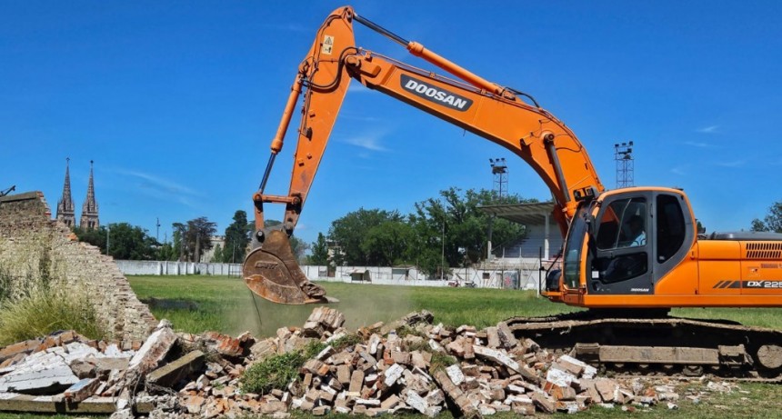 Luján: El Municipio inició las obras de reconversión del Campo Municipal de Deportes 