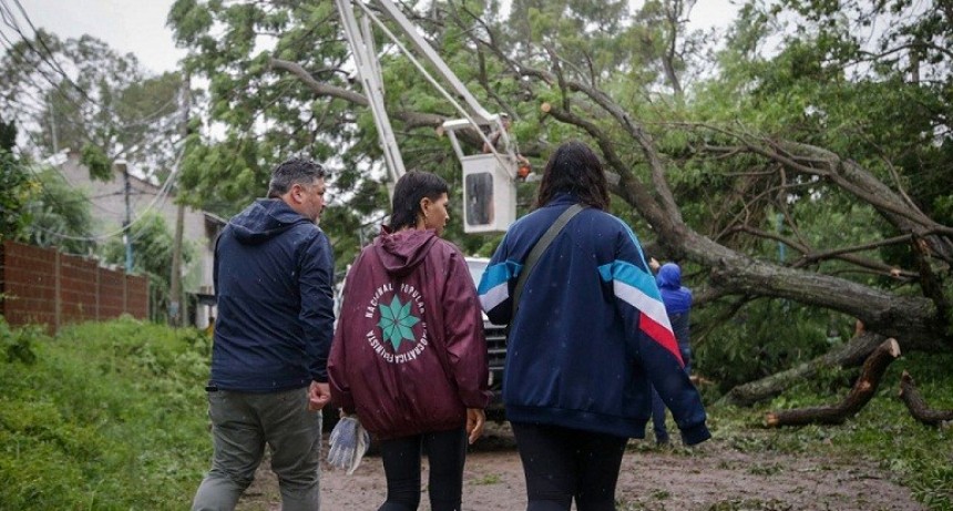 Quilmes: Mayra Mendoza encabezó operativo de ayuda en la Ribera de Bernal