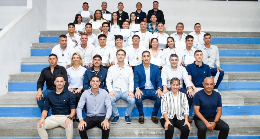 San Vicente: Mantegazza participó de la entrega de diplomas y medallas a estudiantes de la Escuela Municipal de Árbitros 