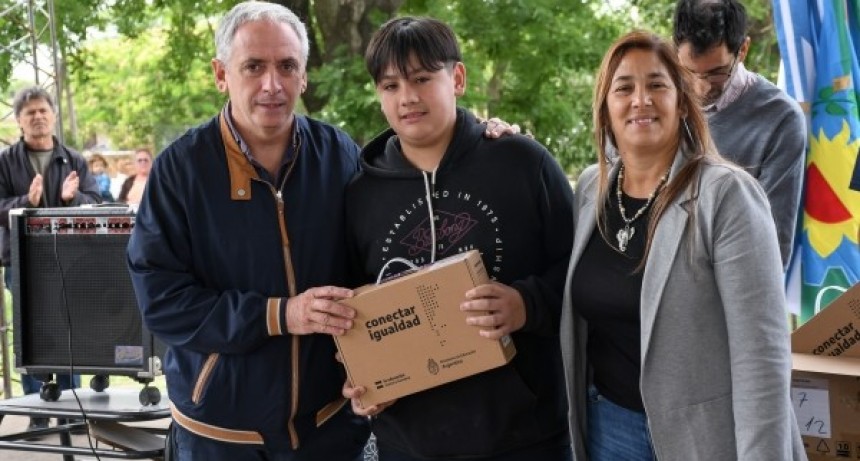 Chascomús: Más de 700 estudiantes recibieron netbooks del programa Conectar Igualdad 