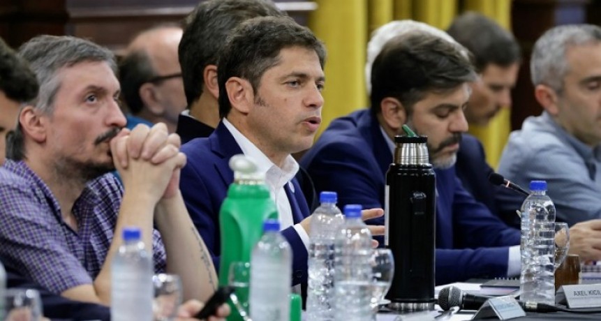 Kicillof se reunió con legisladores, sindicalistas, intendentes y referentes de UxP