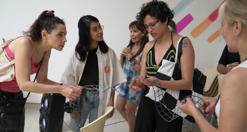 Ituzaingó: Los alumnos del Taller Municipal de Upctcling exponen sus obras en la Galería Municipal de Arte 