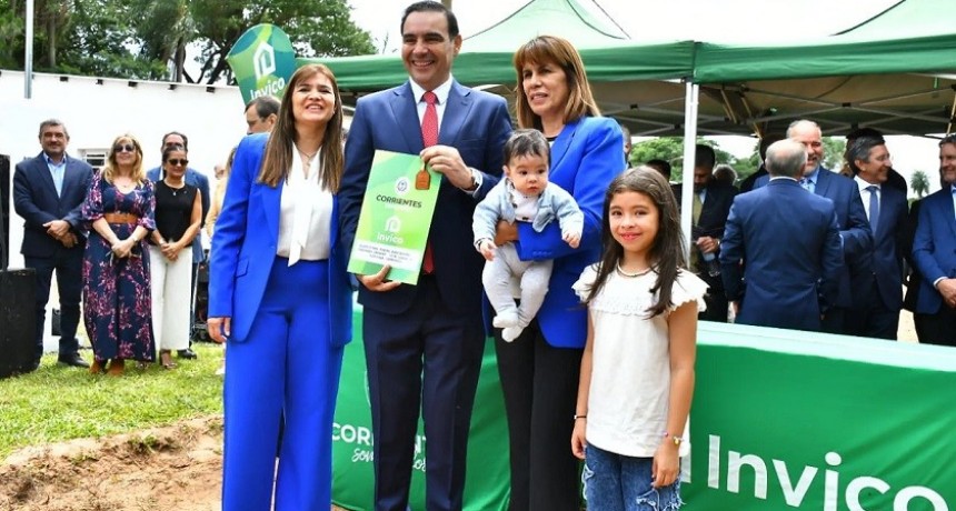 Corrientes: Valdés entregó viviendas a 13 familias de Santa Ana