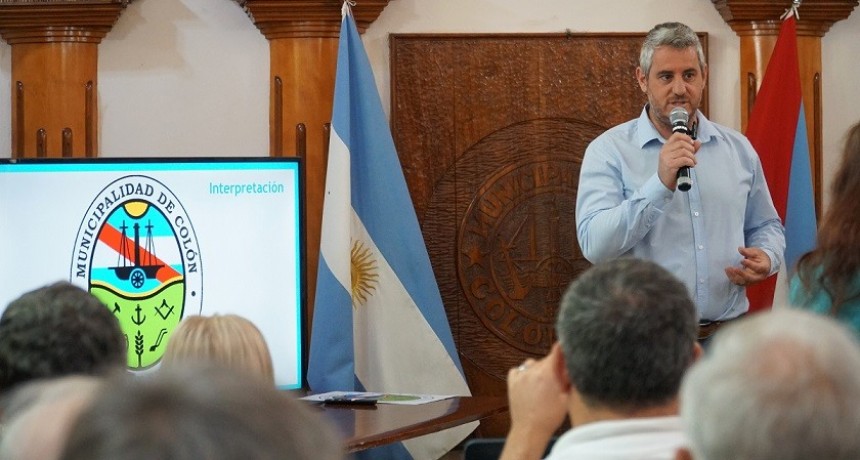 Colón (ER): Walser presentó oficialmente el Escudo de la Ciudad