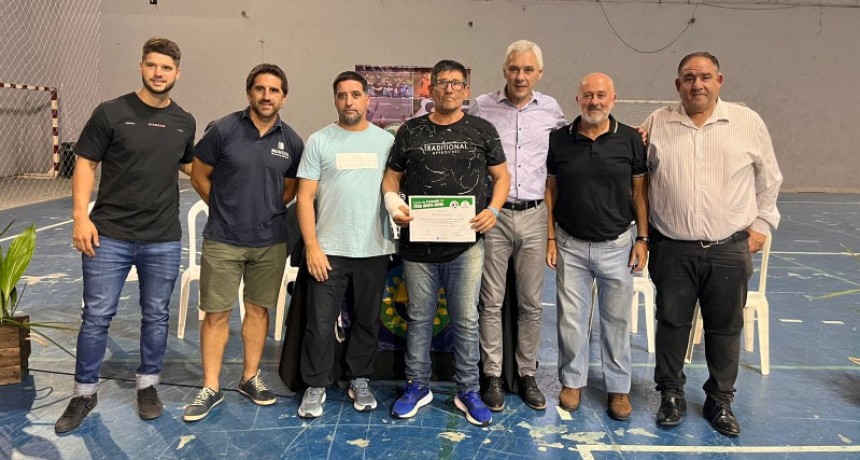 Berisso: Cagliardi participó del acto de entrega de diplomas a egresados del Curso de Formador en Fútbol Infantil